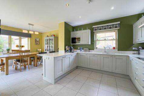 Family Kitchen/Dining Room