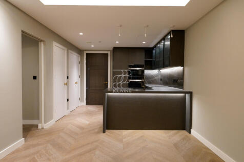One bedroom apartment, Cleveland, W1T