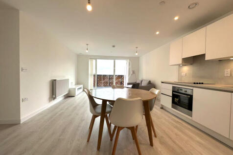 2 bed flat to rent Tabbard apartments, London W3