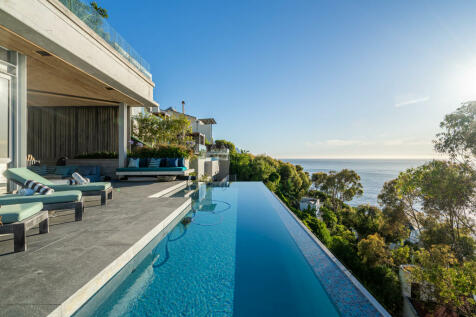 Swimming Pool &amp; View