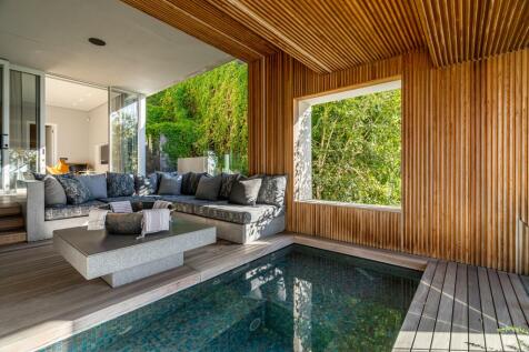 Jacuzzi and Greenery