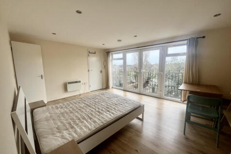 Reception/Sleeping Area