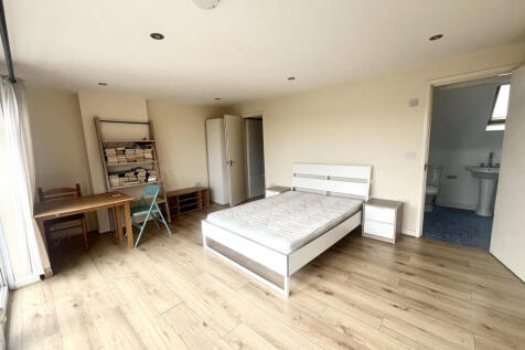 Reception/Sleeping Area