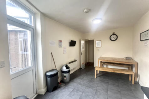 Communal Kitchen/Dining