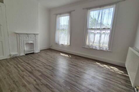 A Well Presented One Bedroom First Floor Flat in 