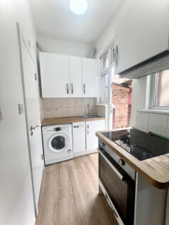 A Spacious Self-Contained, Ground Floor Studio Fl