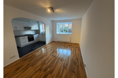 Spacious one-bedroom ground floor flat