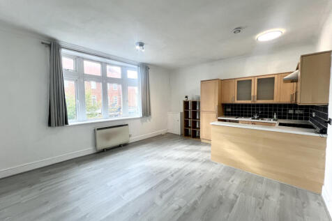 A well presented one bedroom first floor flat in 