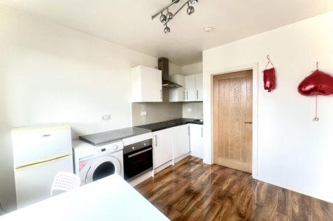 A Spacious Top Floor One Bedroom Flat to Rent in 