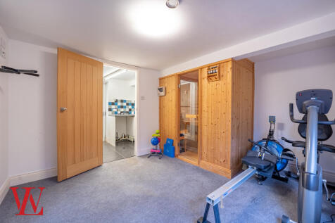 Gym / Apartment