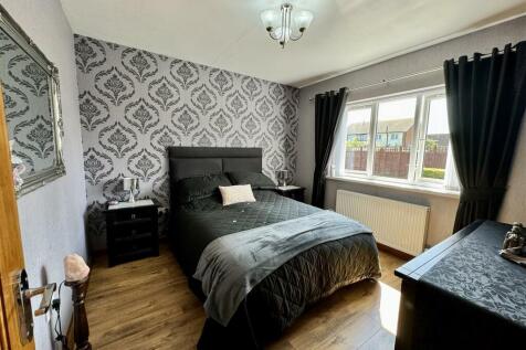 Principal bedroom