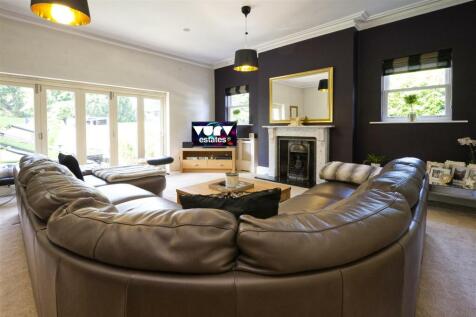 Lounge/family room