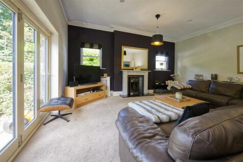 Lounge/family room