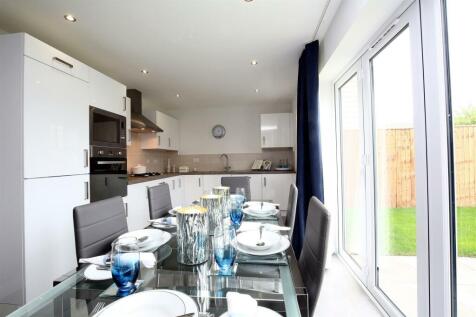 Kitchen/dining/family area