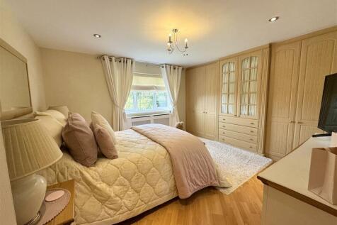 Principal bedroom