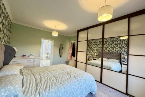 Principal bedroom