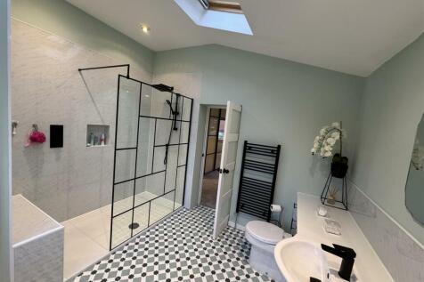 Ensuite shower room