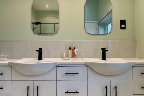 Ensuite shower room