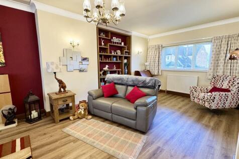 Lounge/family room
