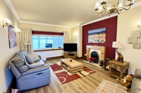 Lounge/family room