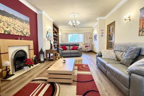 Lounge/family room