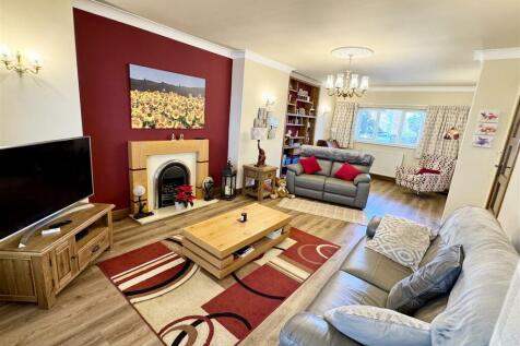 Lounge/family room