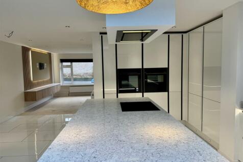 Kitchen/family room
