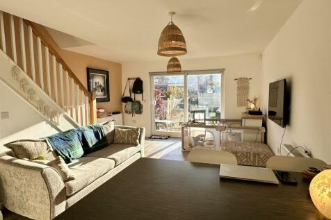 Open plan lounge/dining area