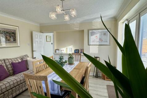 Separate dining room/third bedroom