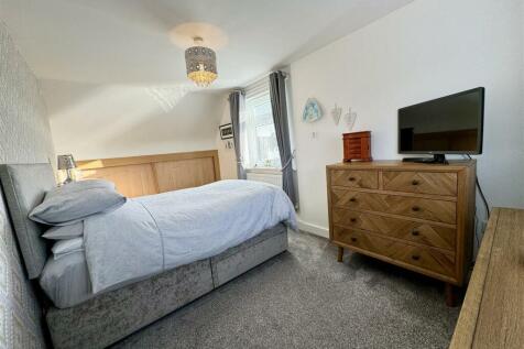 Principal bedroom