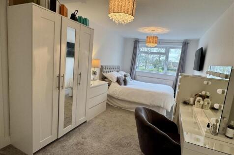 Principal bedroom