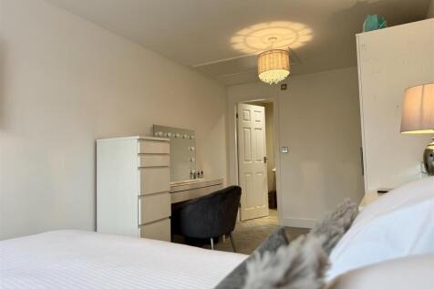 Principal bedroom