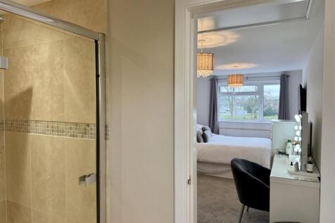 En suite shower room