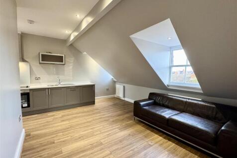 Lounge/dining/kitchen