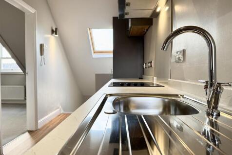 Lounge/dining/kitchen
