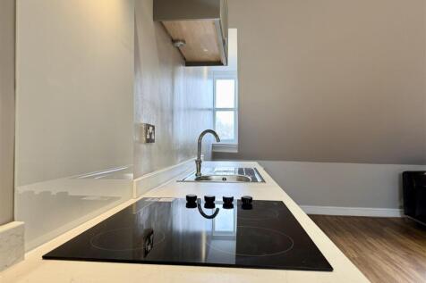 Lounge/dining/kitchen