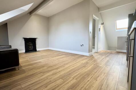 Lounge/dining/kitchen
