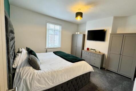 Principal bedroom