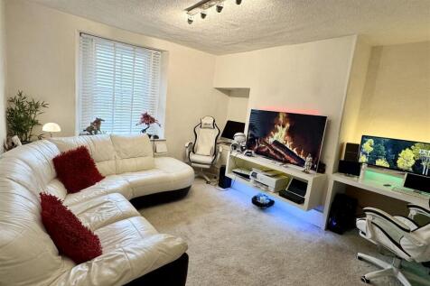 Reception room/fifth bedroom
