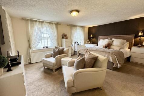 Principal bedroom