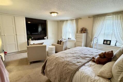 Principal bedroom