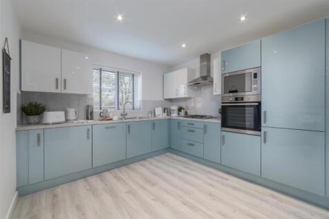Open plan kitchen/dining/family area