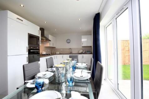 Kitchen/dining/family area