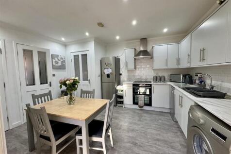 Dining kitchen