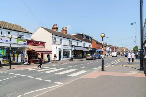 Garforth is a stone&#39;s throw away and offers a range of cafes, restaurants and bars