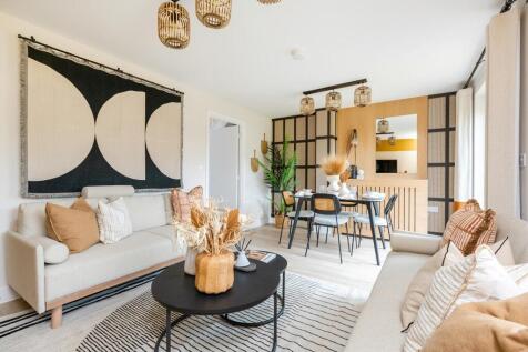 The open plan living &amp; dining room is perfect for entertaining