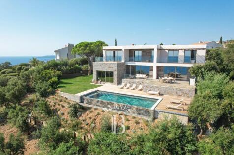 MODERN VILLA