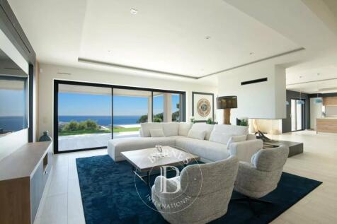 CONTEMPORARY VILLA