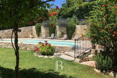 Courtyard Swimming pool