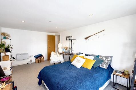 Bedroom / lounge